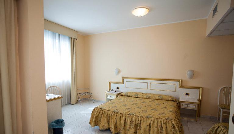 Hotel Alexander Palace Abano Terme Buitenkant foto