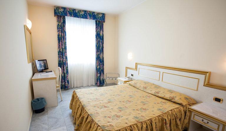 Hotel Alexander Palace Abano Terme Buitenkant foto