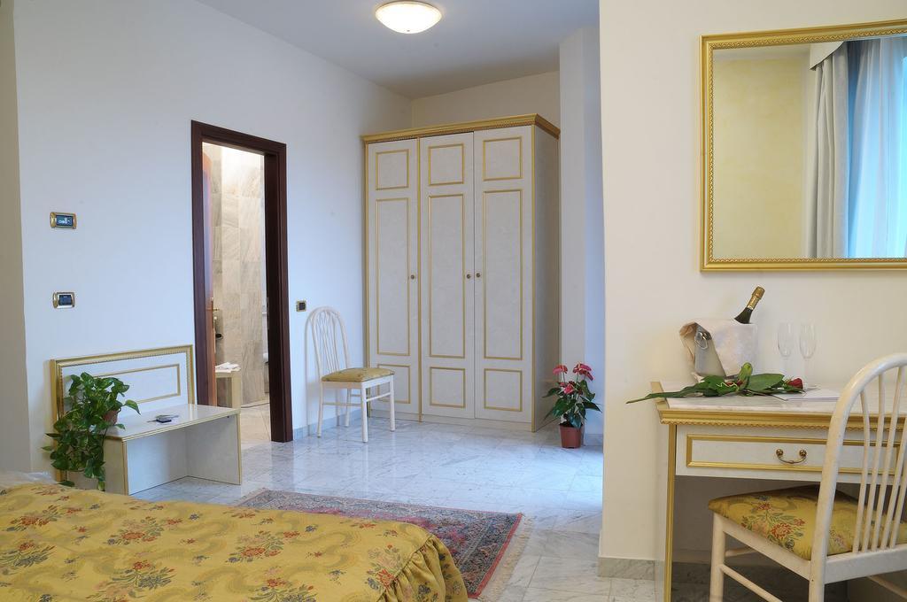 Hotel Alexander Palace Abano Terme Buitenkant foto